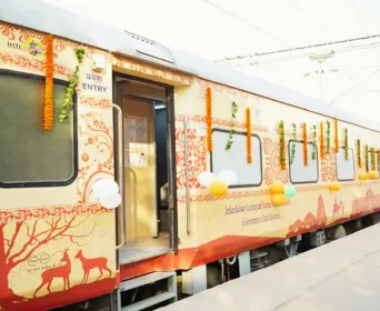 buddhist circuit train tour