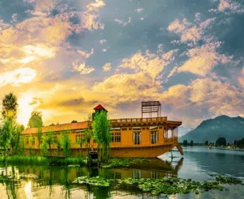 kashmir houseboat tour