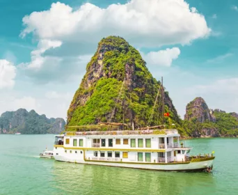 vietnam tour with private cruise