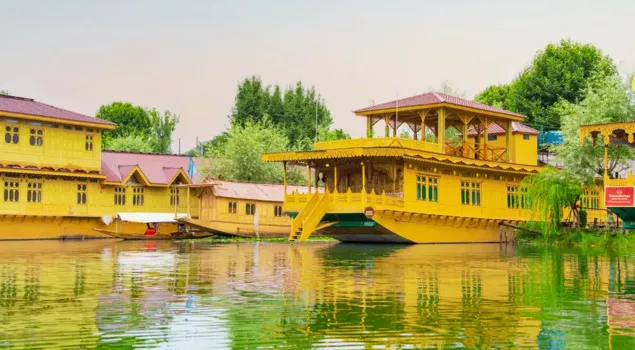 srinagar houseboat